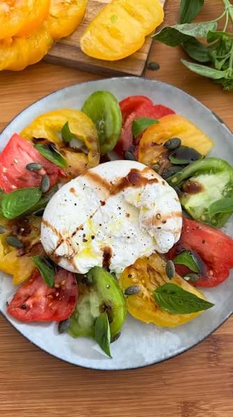 Recette de Burrata di Bufala aux tomates anciennes et basilic
